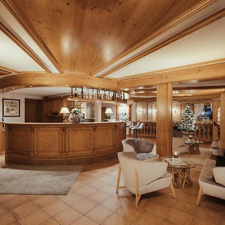 Villa Flora Mountain Lodges San Cassiano  Eksteriør bilde