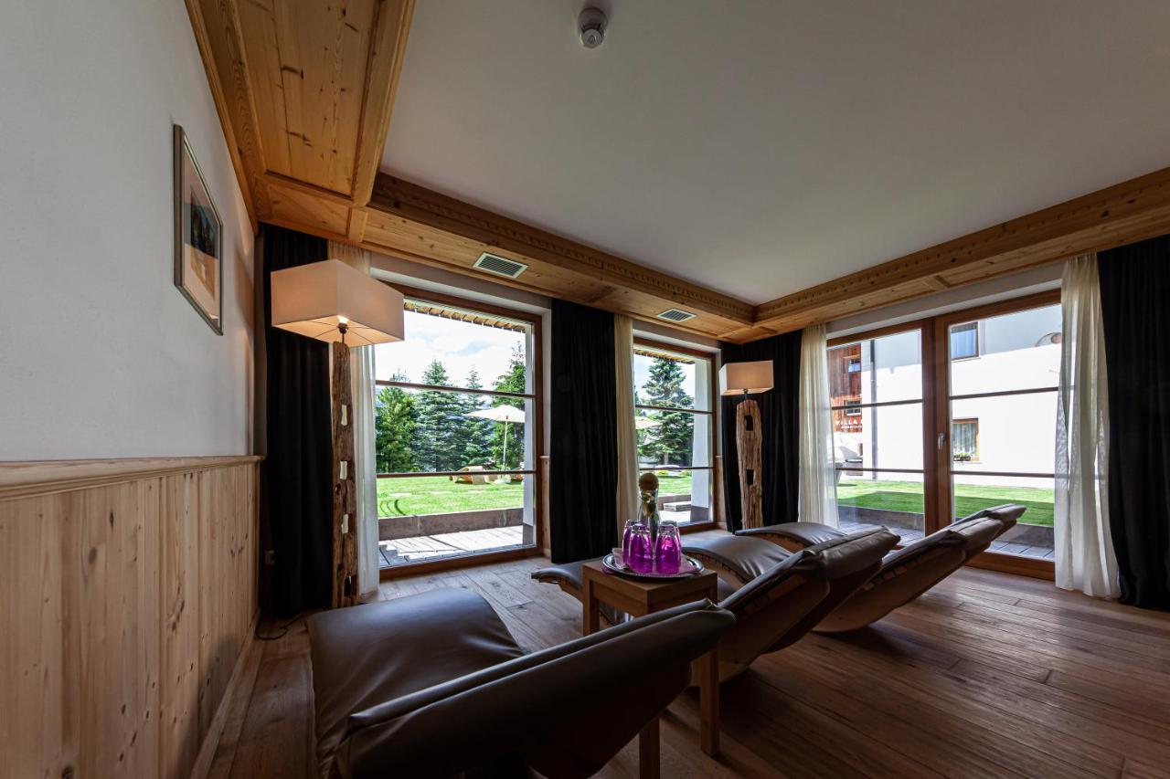 Villa Flora Mountain Lodges San Cassiano  Eksteriør bilde