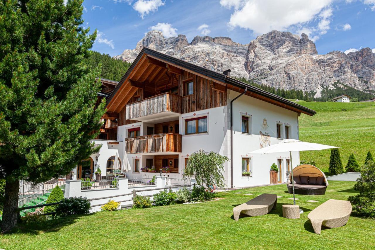 Villa Flora Mountain Lodges San Cassiano  Eksteriør bilde