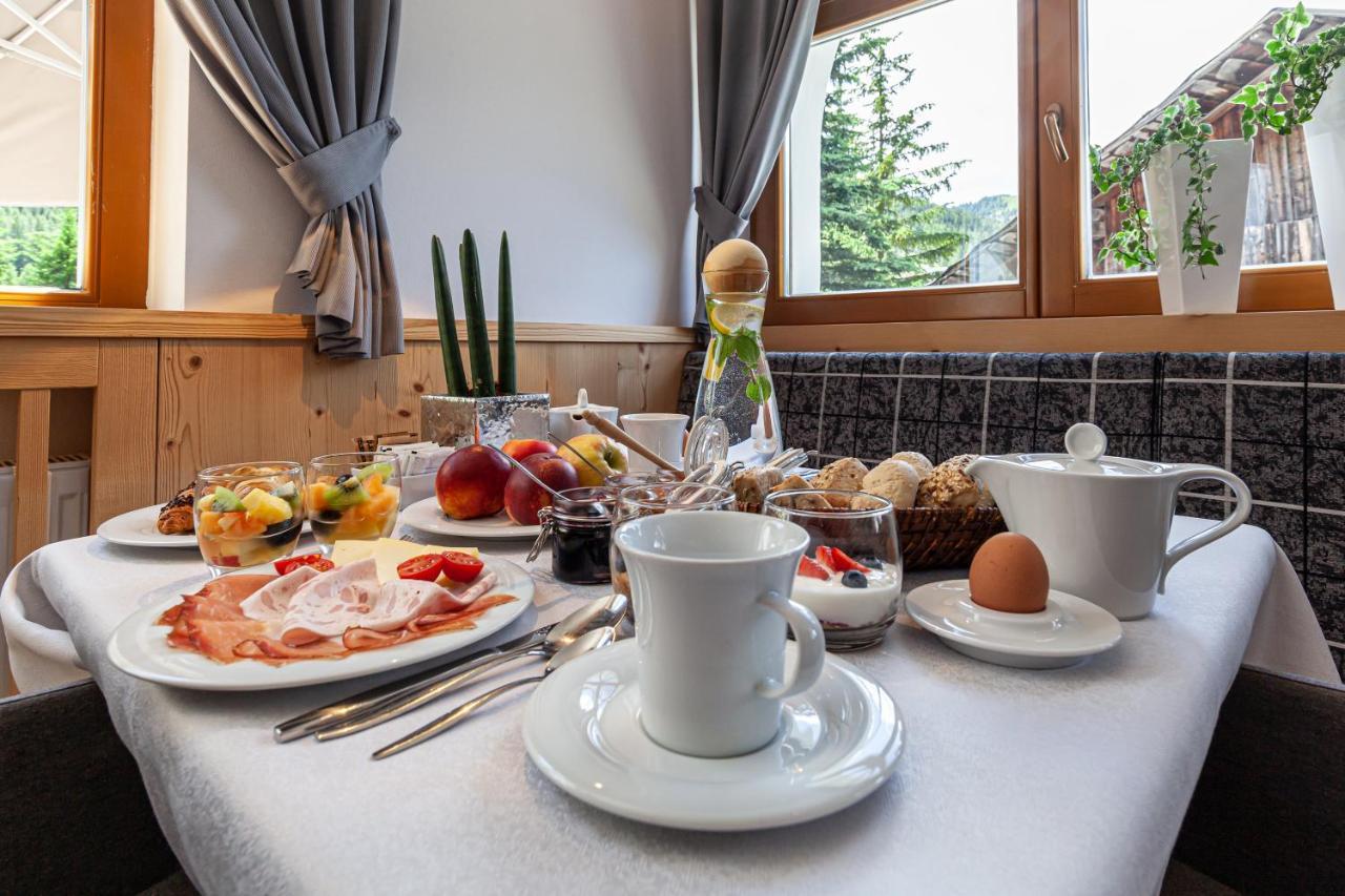Villa Flora Mountain Lodges San Cassiano  Eksteriør bilde