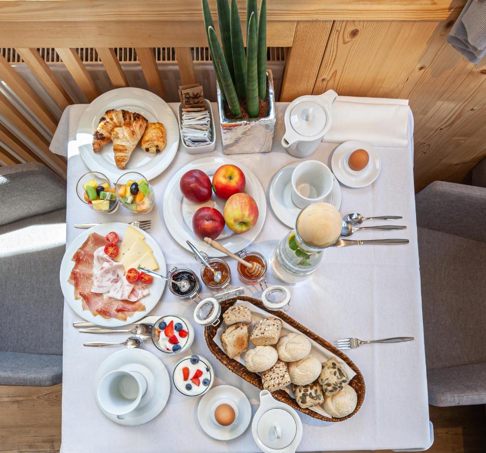Villa Flora Mountain Lodges San Cassiano  Eksteriør bilde