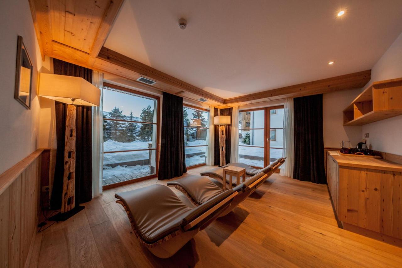 Villa Flora Mountain Lodges San Cassiano  Eksteriør bilde