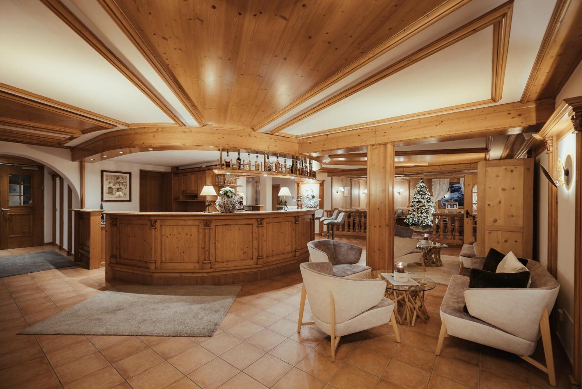 Villa Flora Mountain Lodges San Cassiano  Eksteriør bilde