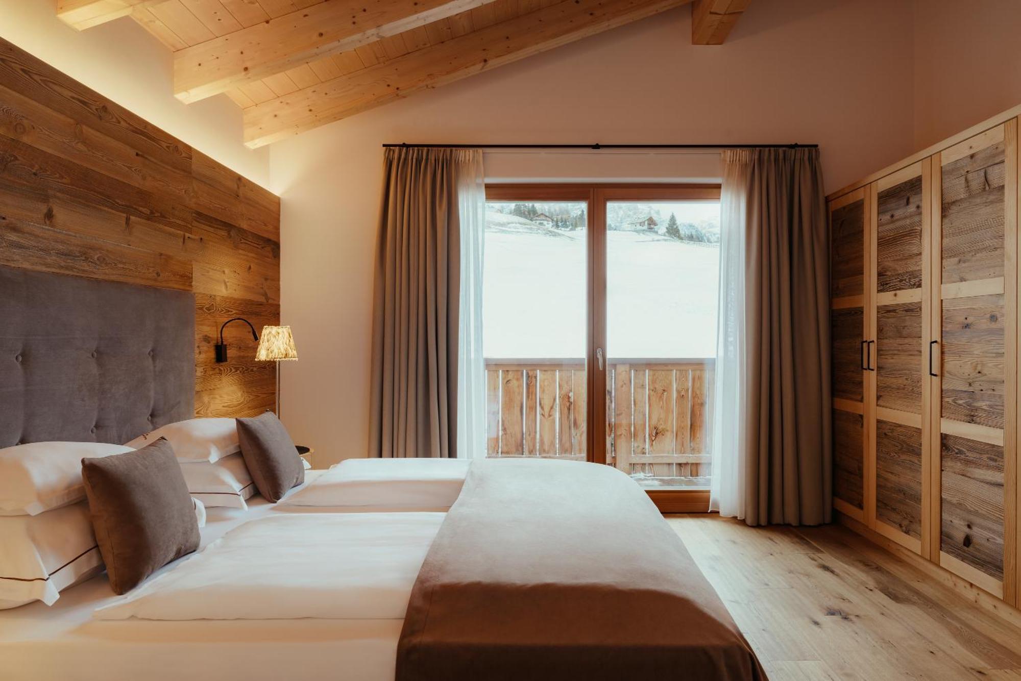 Villa Flora Mountain Lodges San Cassiano  Eksteriør bilde