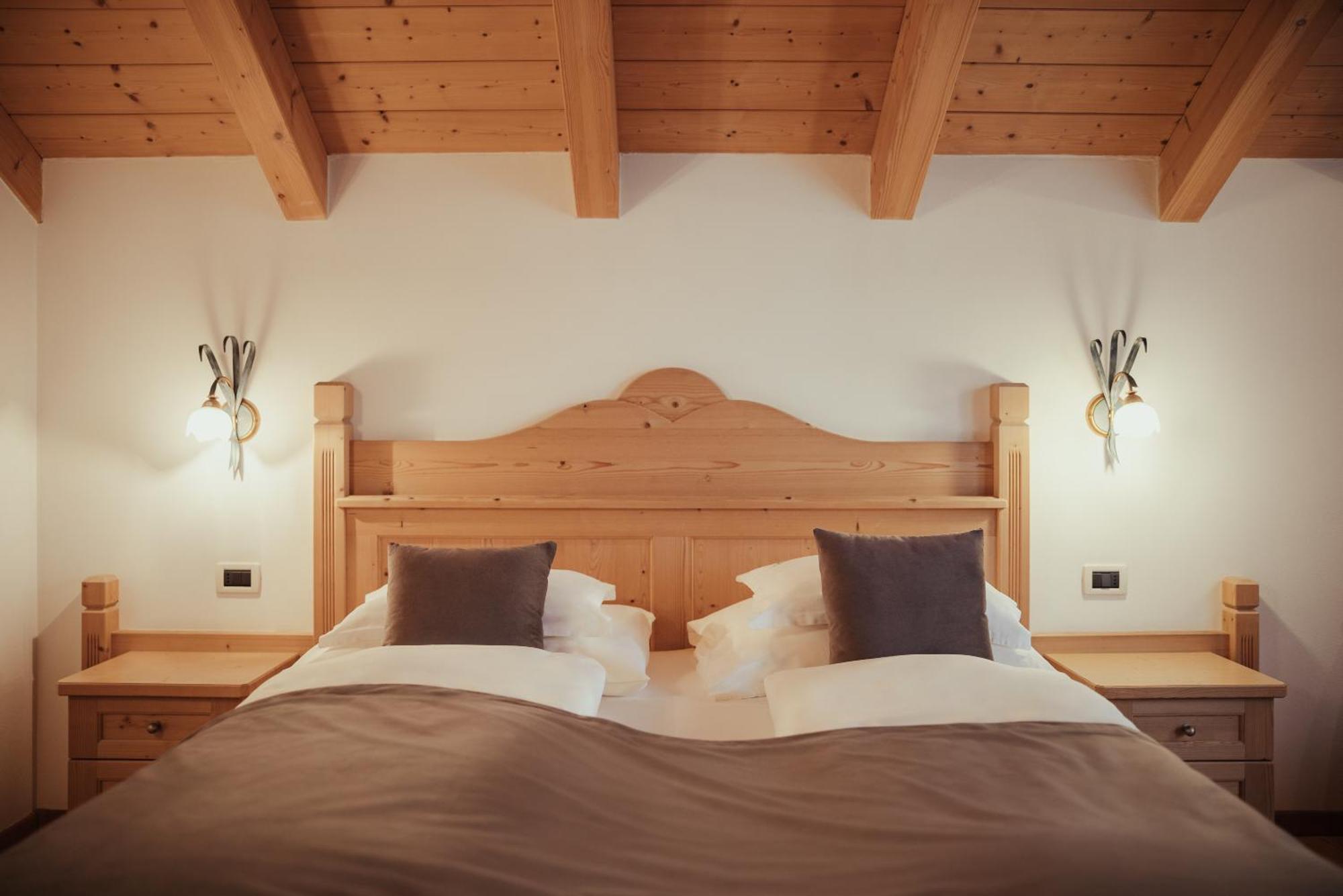 Villa Flora Mountain Lodges San Cassiano  Eksteriør bilde