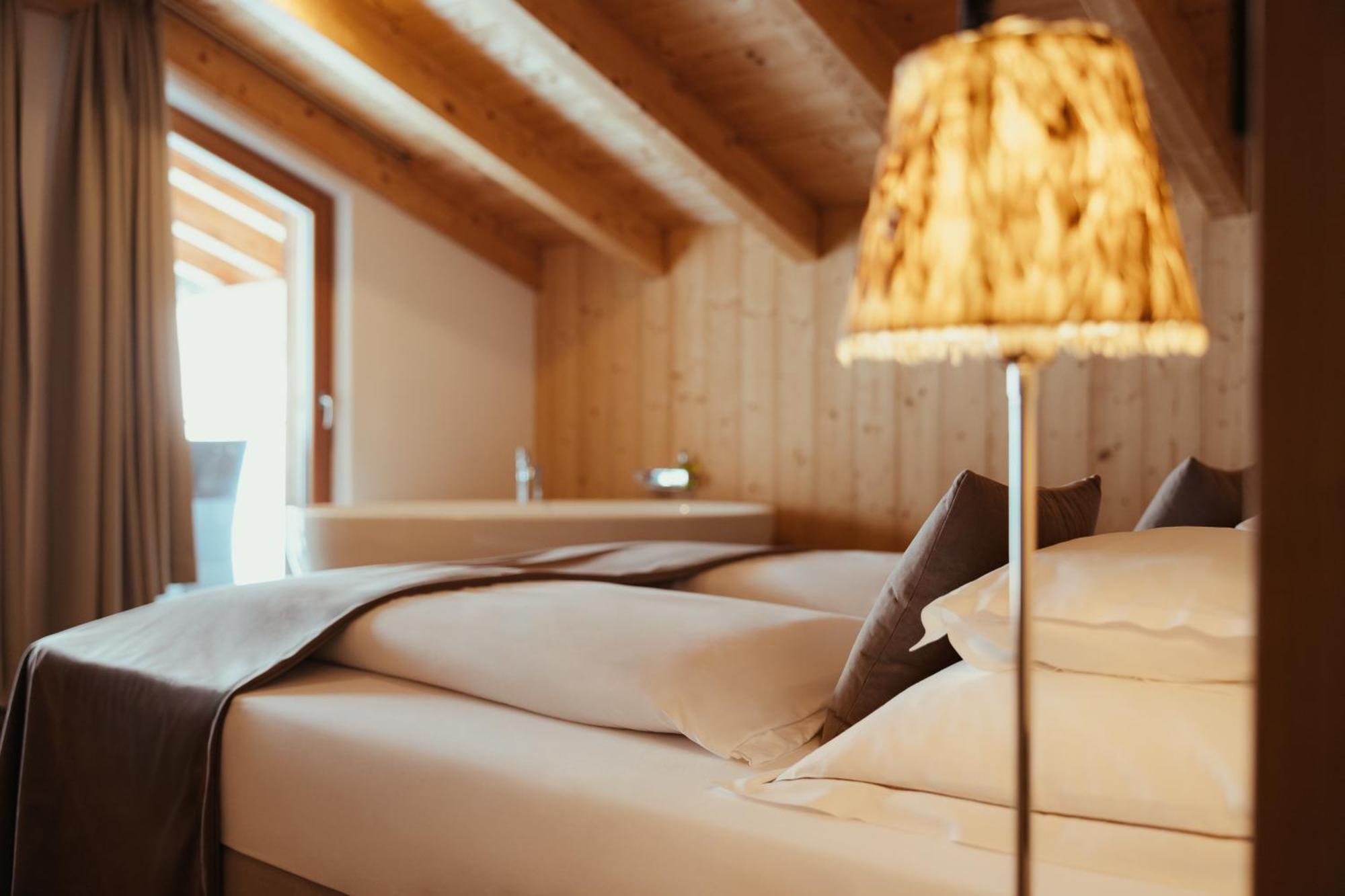Villa Flora Mountain Lodges San Cassiano  Eksteriør bilde