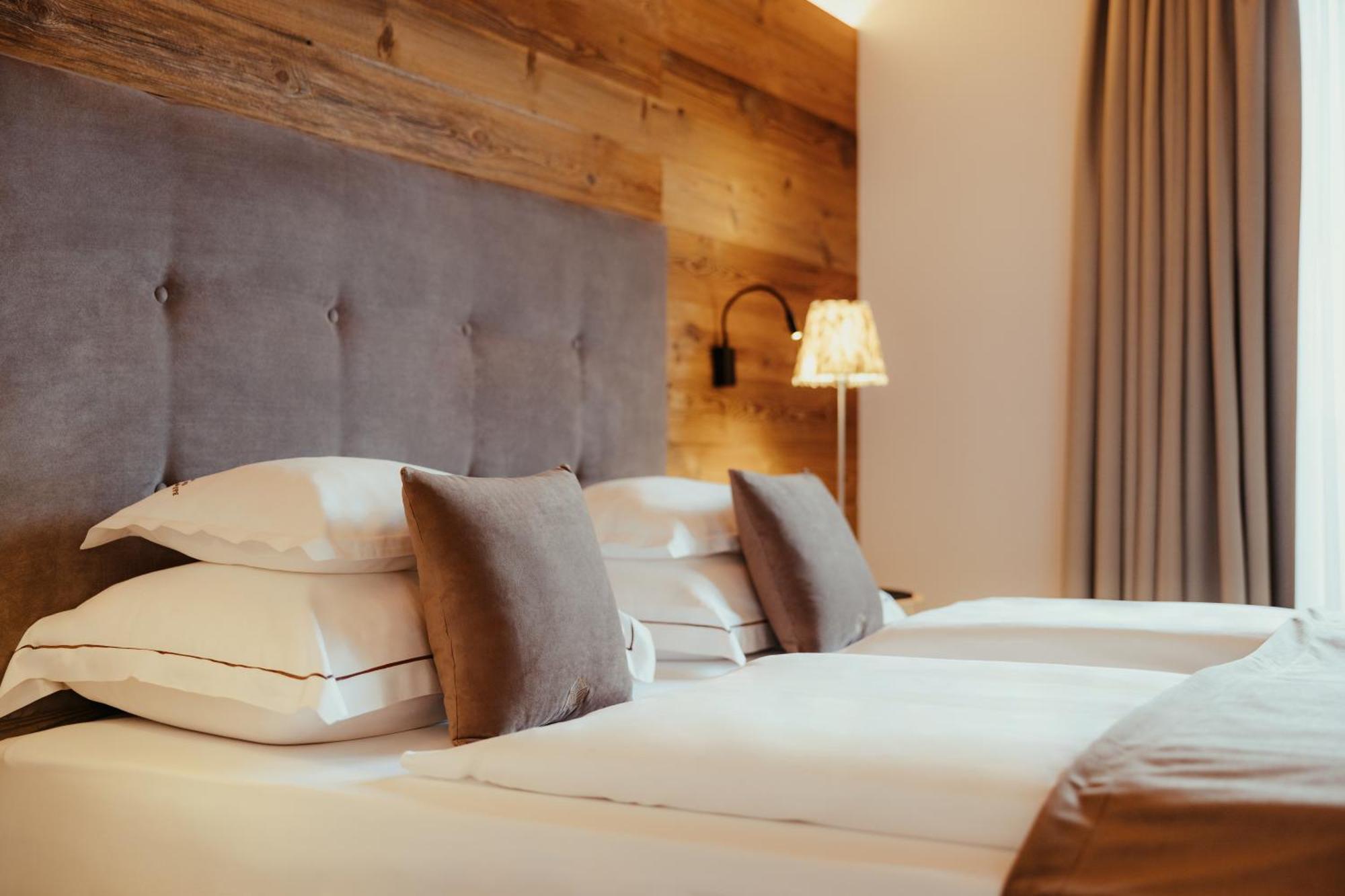 Villa Flora Mountain Lodges San Cassiano  Eksteriør bilde