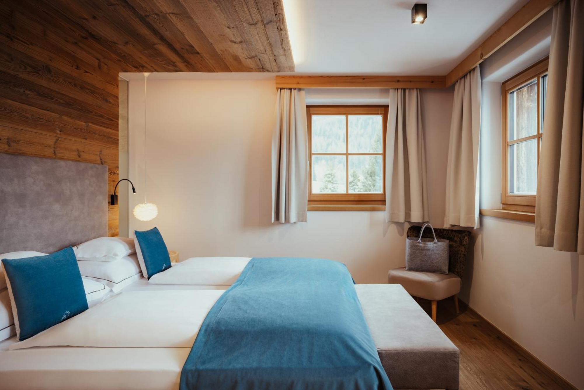 Villa Flora Mountain Lodges San Cassiano  Eksteriør bilde