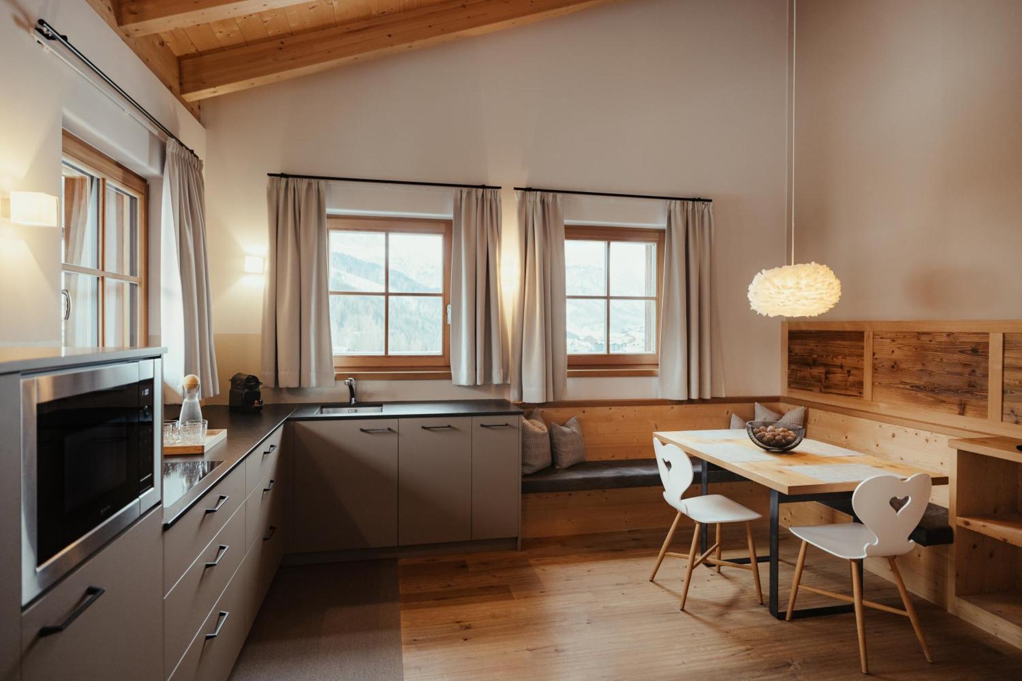 Villa Flora Mountain Lodges San Cassiano  Eksteriør bilde