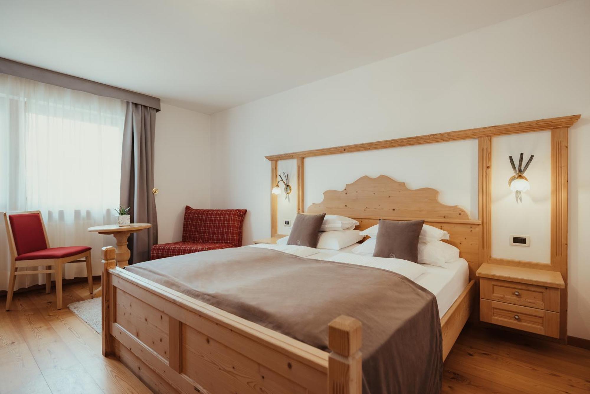 Villa Flora Mountain Lodges San Cassiano  Eksteriør bilde