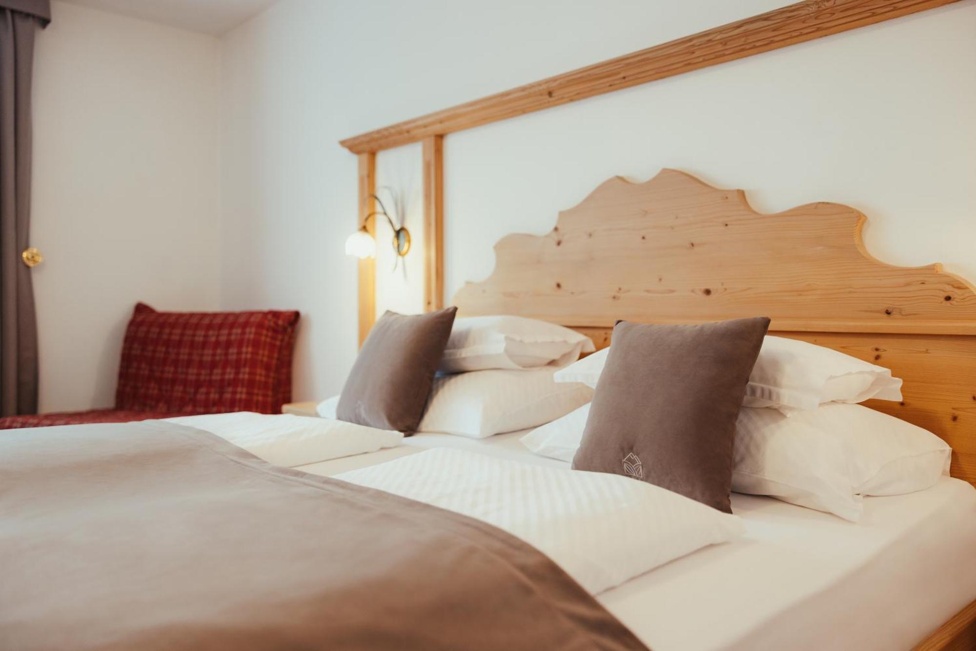 Villa Flora Mountain Lodges San Cassiano  Eksteriør bilde