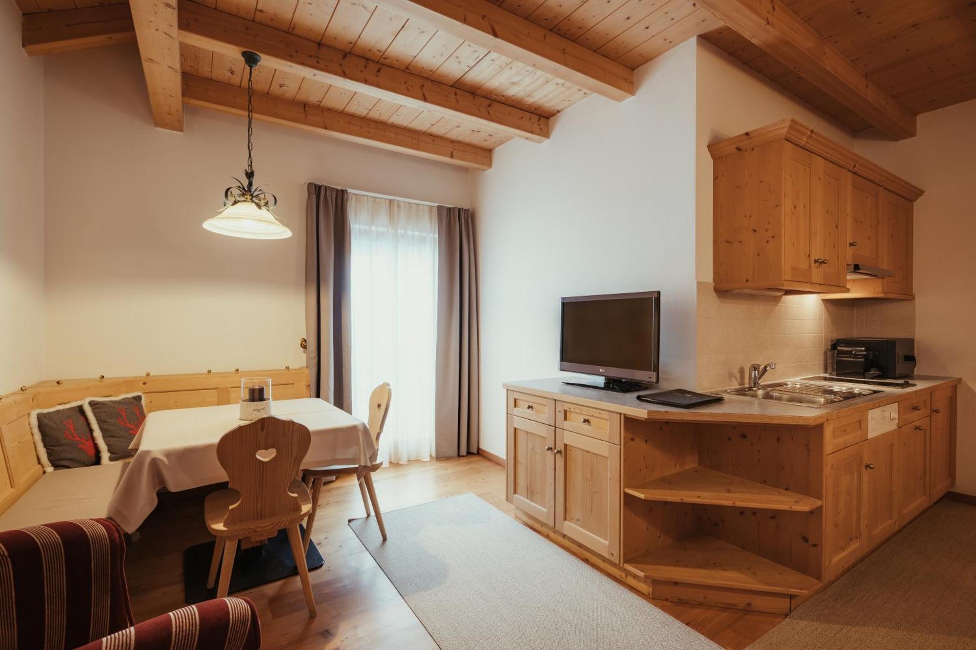 Villa Flora Mountain Lodges San Cassiano  Eksteriør bilde