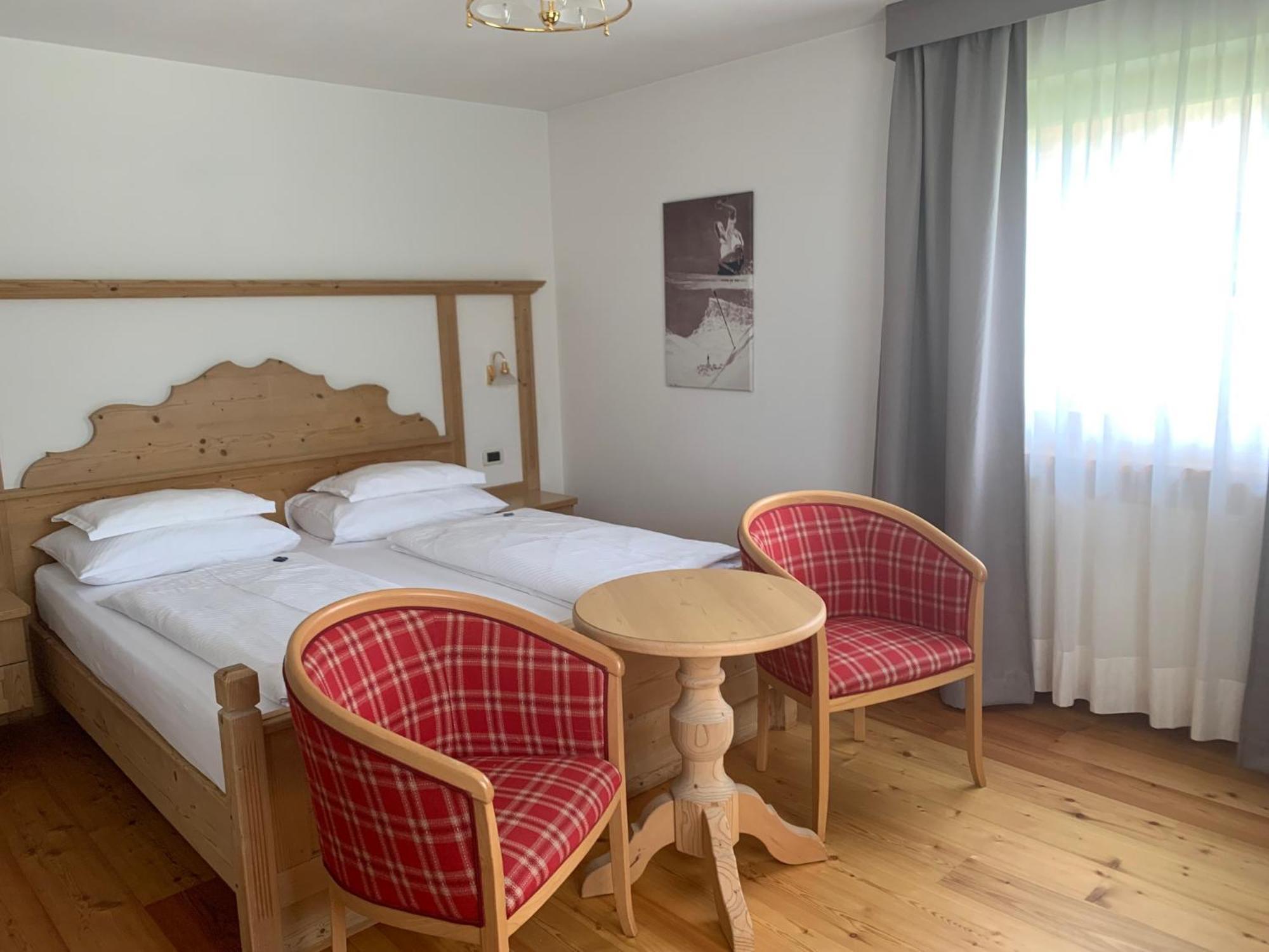Villa Flora Mountain Lodges San Cassiano  Eksteriør bilde