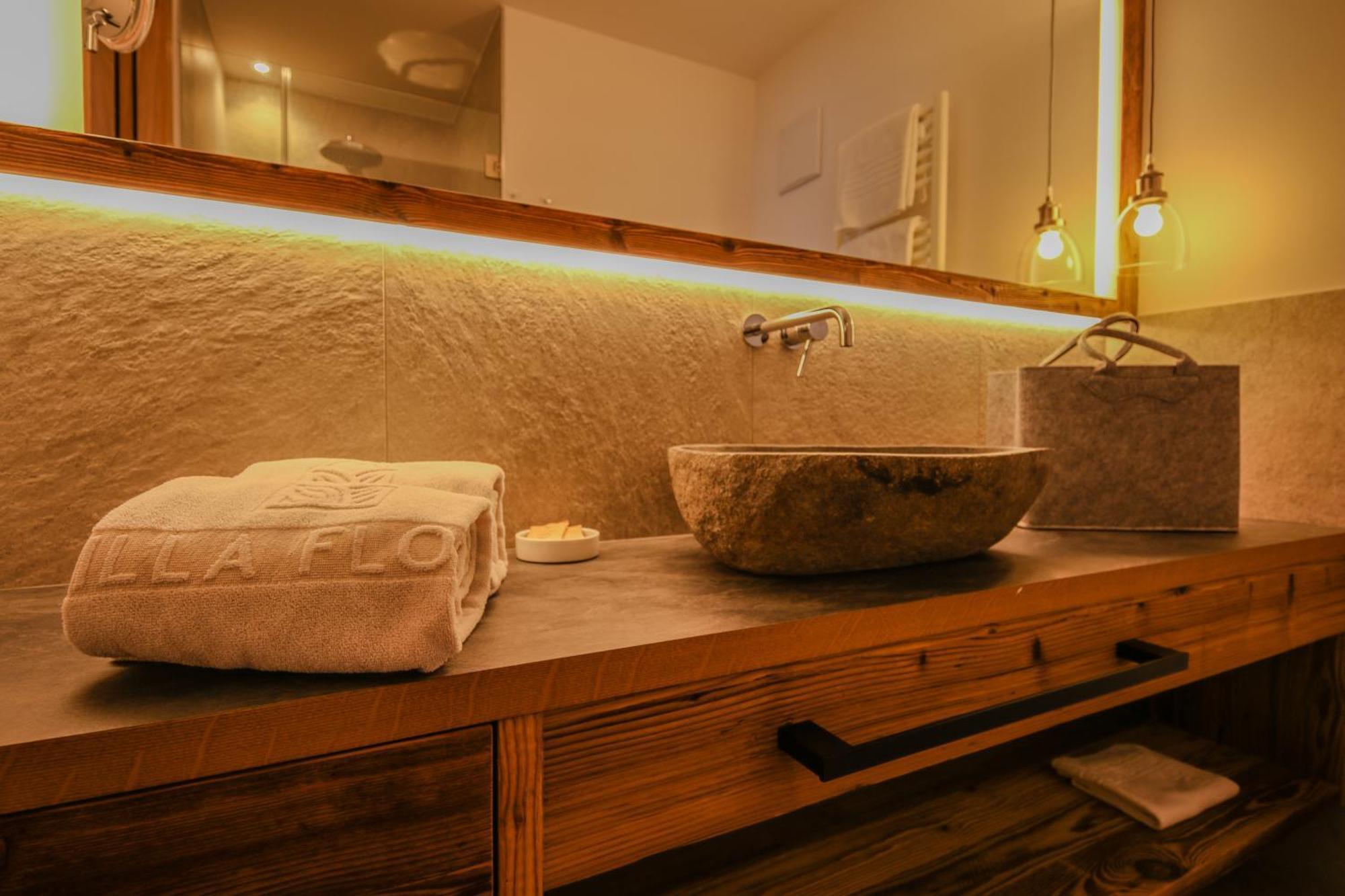 Villa Flora Mountain Lodges San Cassiano  Eksteriør bilde