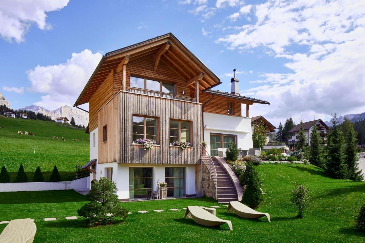 Villa Flora Mountain Lodges San Cassiano  Eksteriør bilde